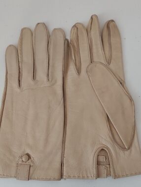 Deerskin Women's Gloves in Beige - Classic Style